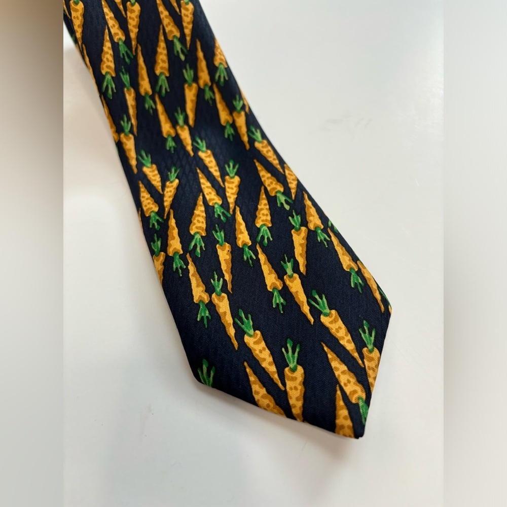 Carrot Themed Men’s Slim Novelty Neck Tie - Navy, Orange, Green. EUC 3” Wide - Picture 8 of 8